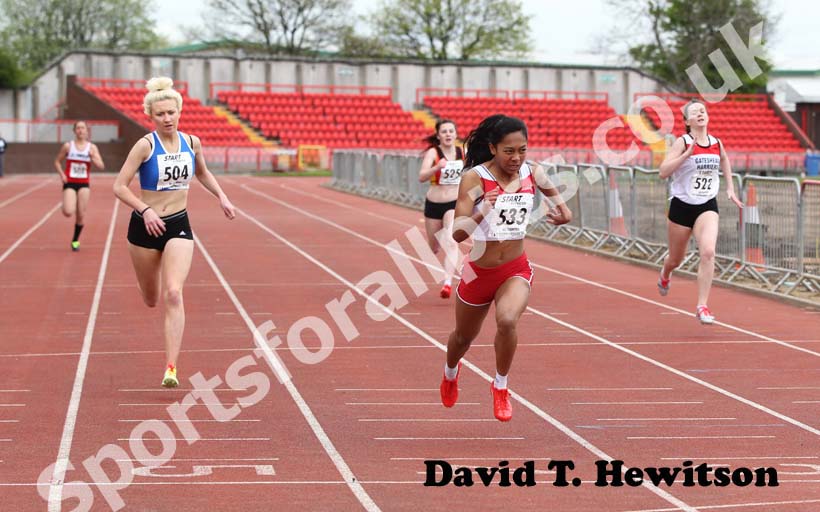 Alona-Mae Lonsdale wins the Under-17 200 metres, 2012 North Eastern Championships.